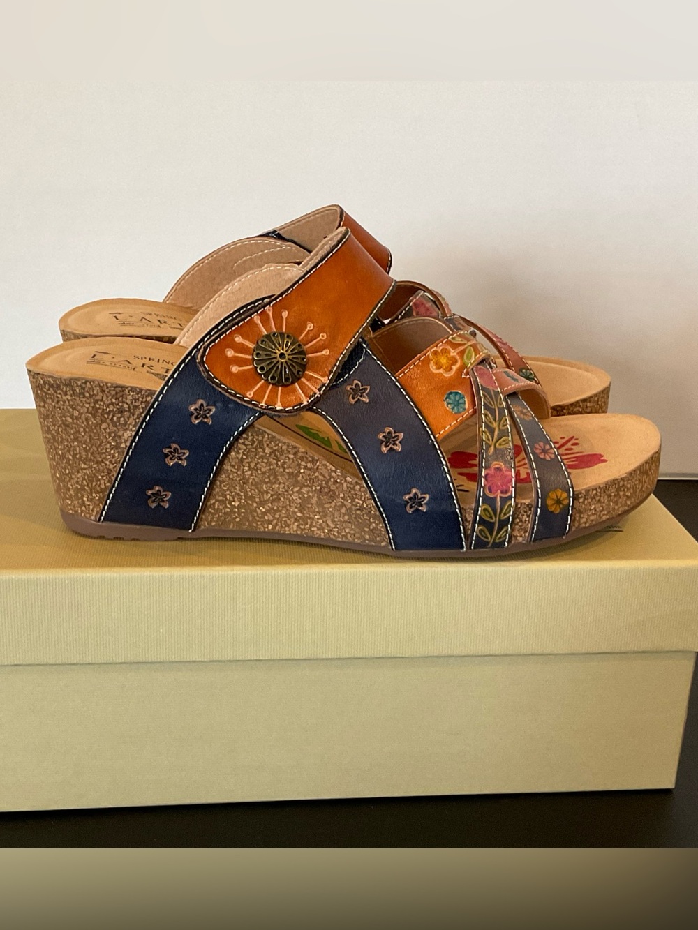 Spring Step SWAN Navy and Tan Floral Leather Wedge Sandals Size 39 New